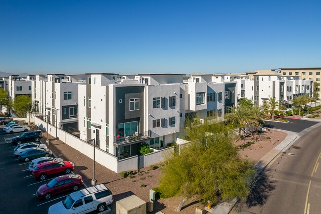 1718 E Morten Ave in Phoenix, AZ - Foto de edificio - Building Photo