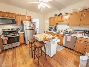 70 Line St in Somerville, MA - Foto de edificio - Building Photo