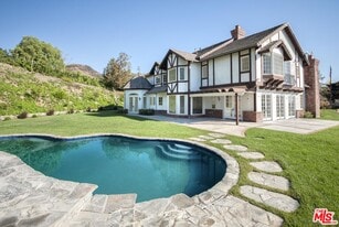 27437 Winding Way in Malibu, CA - Building Photo