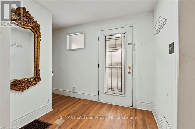 5292 Bridge St in Niagara Falls, ON - Foto de edificio - Building Photo