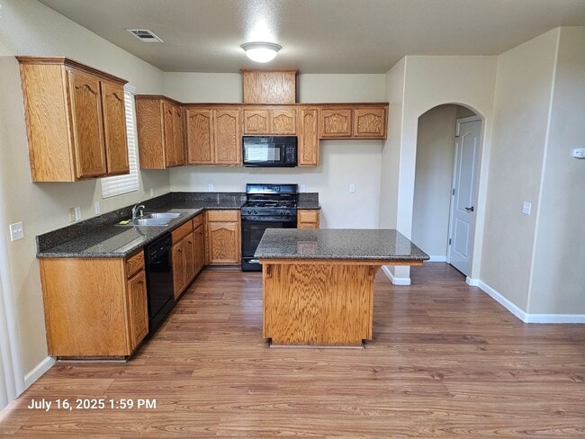 1060 Goble Ct in Tulare, CA - Building Photo - Building Photo