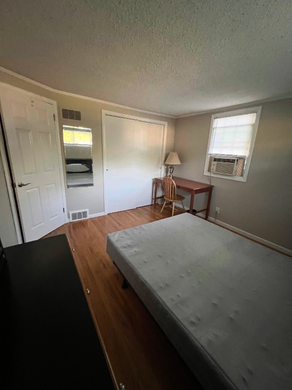 240 Greenaway Dr in Springfield, MA - Building Photo - Building Photo