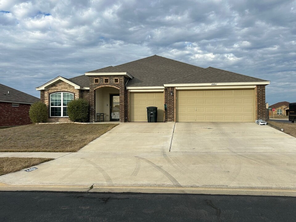 4401 The Searchers Dr in Killeen, TX - Building Photo