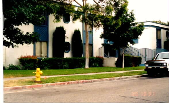 7555 Jackson Way in Buena Park, CA - Building Photo