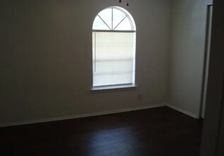 4530 El Simpatico St in San Antonio, TX - Foto de edificio - Building Photo