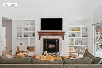 10 Crescent Way in Shelter Island, NY - Building Photo - Building Photo