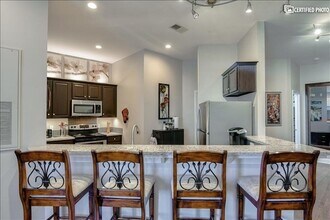 300 E John St, Unit FURNISHED ALL INCLUSIVE in Matthews, NC - Foto de edificio - Building Photo
