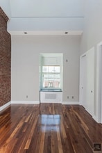 East 75th Street, Unit 5A in New York, NY - Foto de edificio - Building Photo