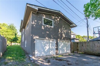 216 Park Dr W in Watertown, NY - Foto de edificio - Building Photo