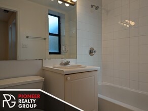 914 W Dakin St, Unit 405 in Chicago, IL - Building Photo - Building Photo