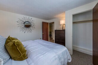 11 Brattle Dr, Unit 2 in Arlington, MA - Foto de edificio - Building Photo