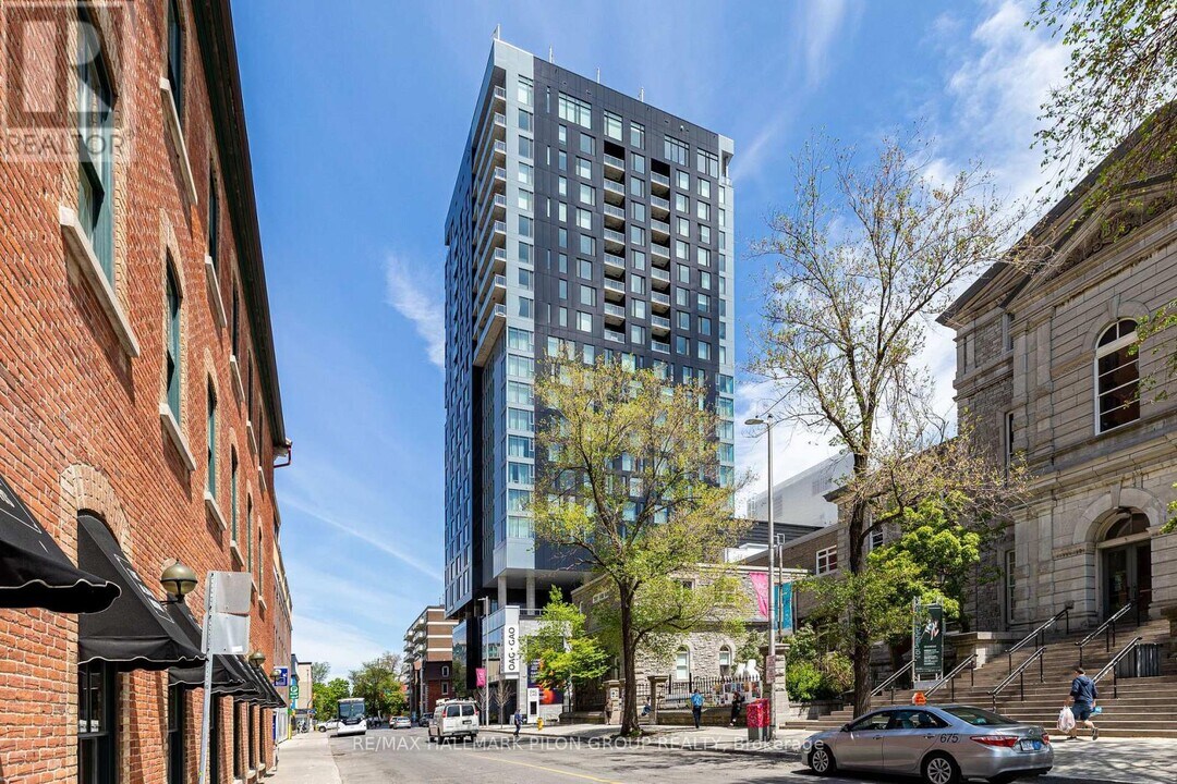 20-2320 Daly Ave in Ottawa, ON - Building Photo