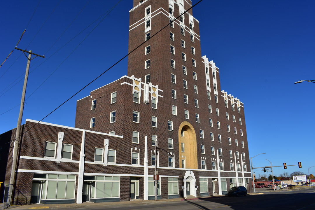 Besse Apartments in Pittsburg, KS - Building Photo