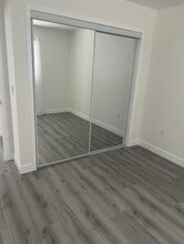 218 E 83rd St in Los Angeles, CA - Foto de edificio - Building Photo