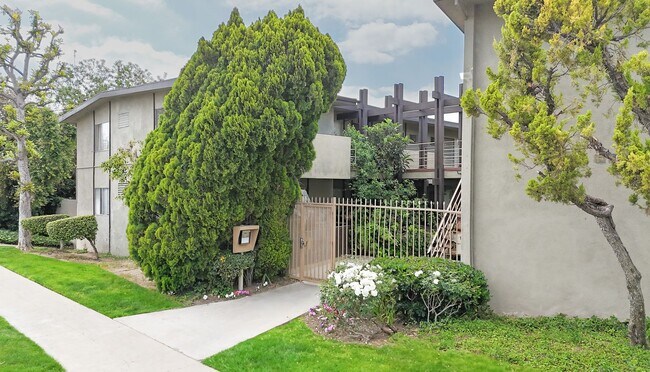 Malden Apartments in Northridge, CA - Building Photo - Building Photo