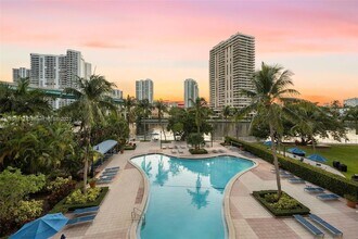 19390 Collins Ave, Unit 1410 in Sunny Isles Beach, FL - Building Photo - Building Photo