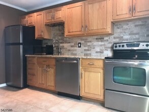 7D Troy Dr in Springfield, NJ - Building Photo - Building Photo