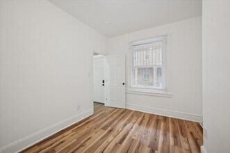 532 N Hobart St in Philadelphia, PA - Building Photo - Building Photo