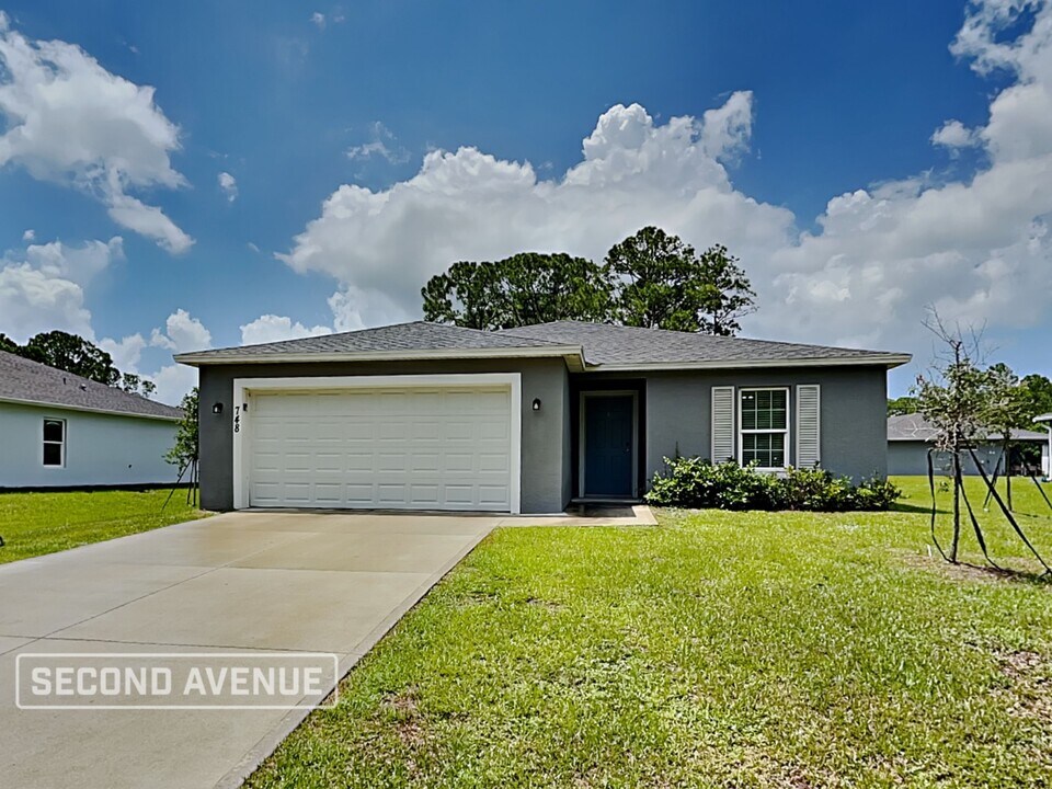748 Geddes St SW in Palm Bay, FL - Building Photo