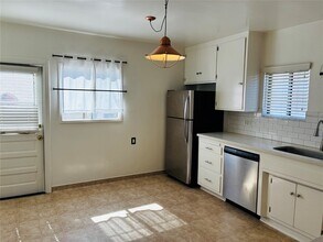 110 Quincy Ave in Long Beach, CA - Building Photo - Building Photo