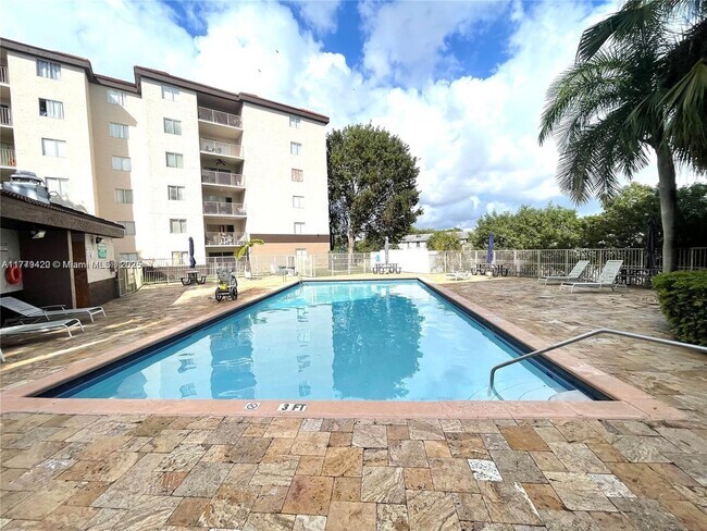 15221 SW 80th St in Miami, FL - Building Photo - Building Photo