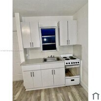 784 NW 100th St in Miami, FL - Building Photo