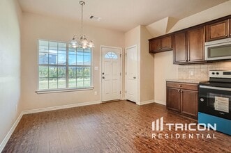 3105 Cardinal Dr in Ennis, TX - Foto de edificio - Building Photo