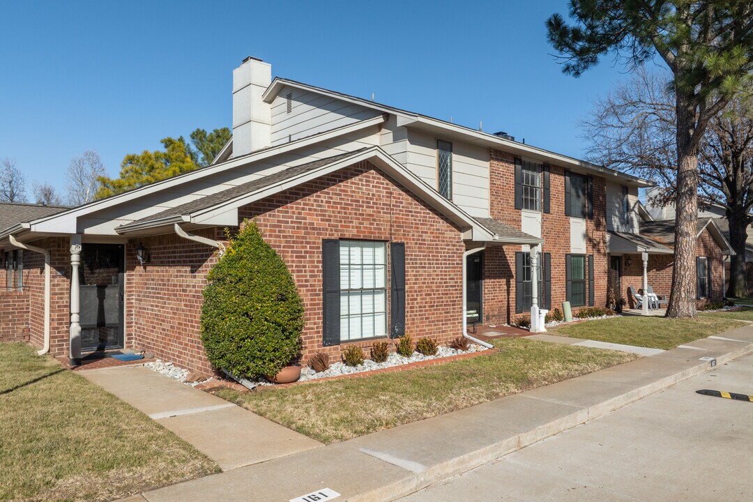 Saint Martins in Oklahoma City, OK - Building Photo