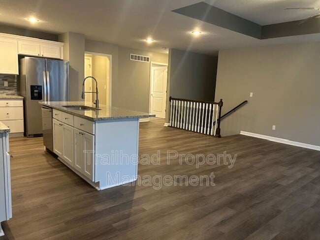 605 Hillcrest St in Pleasant Hill, MO - Building Photo - Building Photo