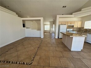 4811 Carefree Dr in Las Vegas, NV - Building Photo - Building Photo