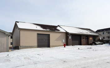 Valley View Estates in Youngstown, OH - Foto de edificio - Building Photo