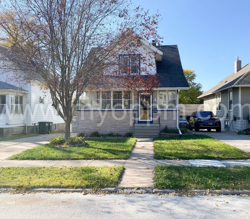 2332 S 35th Ave in Omaha, NE - Building Photo