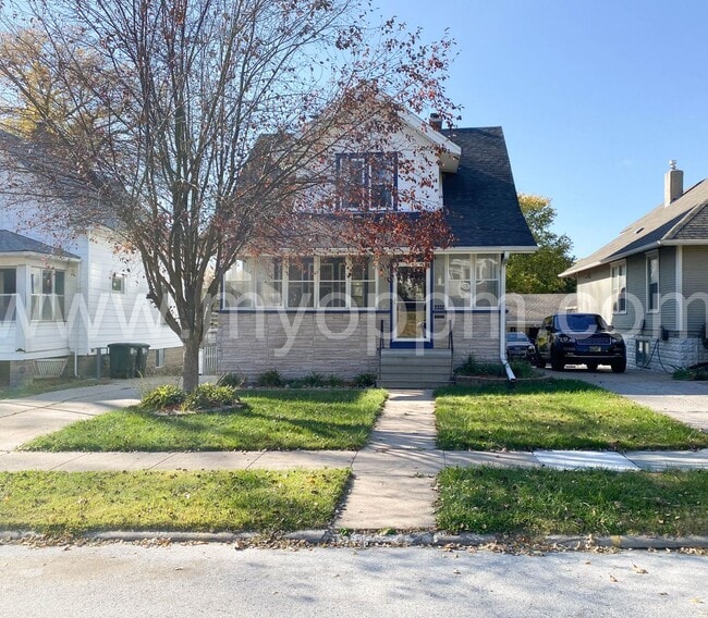 property at 2332 S 35th Ave