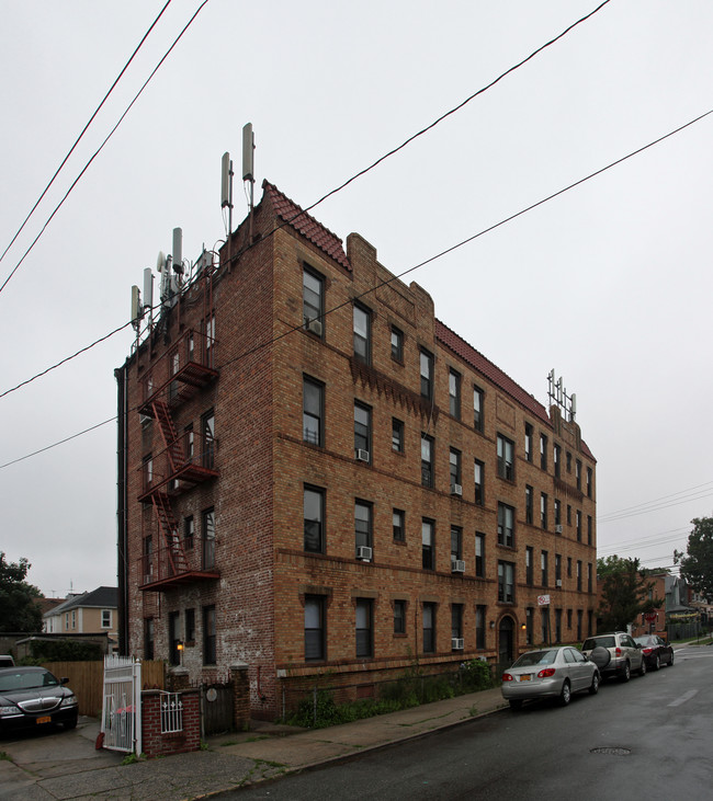 46-06 Bowne St in Flushing, NY - Building Photo - Building Photo