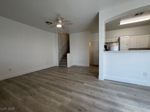 1129 Nevada Sky St in Las Vegas, NV - Foto de edificio - Building Photo