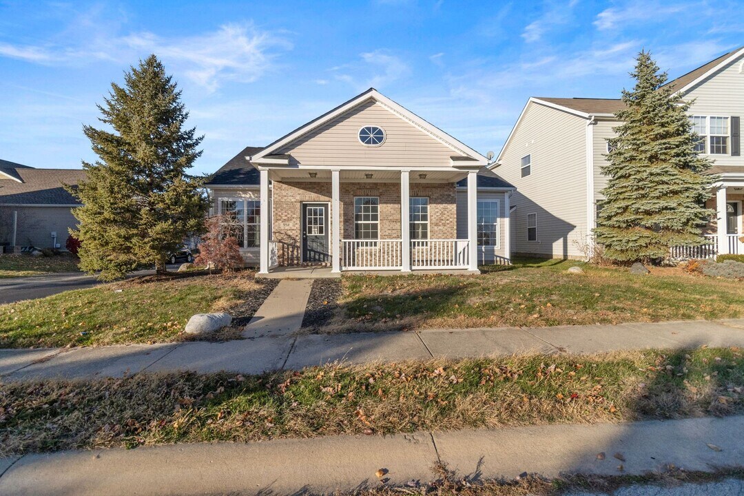 952 Helston Ave in Westfield, IN - Building Photo