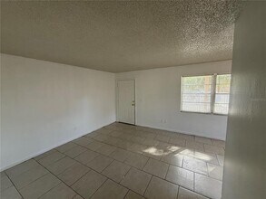 209 Northwest Jefferson Cir N in St. Petersburg, FL - Building Photo - Building Photo