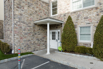 Parkview Drive Condominiums in Spring Valley, NY - Building Photo - Building Photo