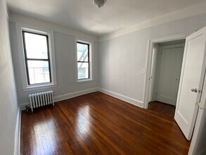 28-23 42nd St in Queens, NY - Building Photo - Building Photo