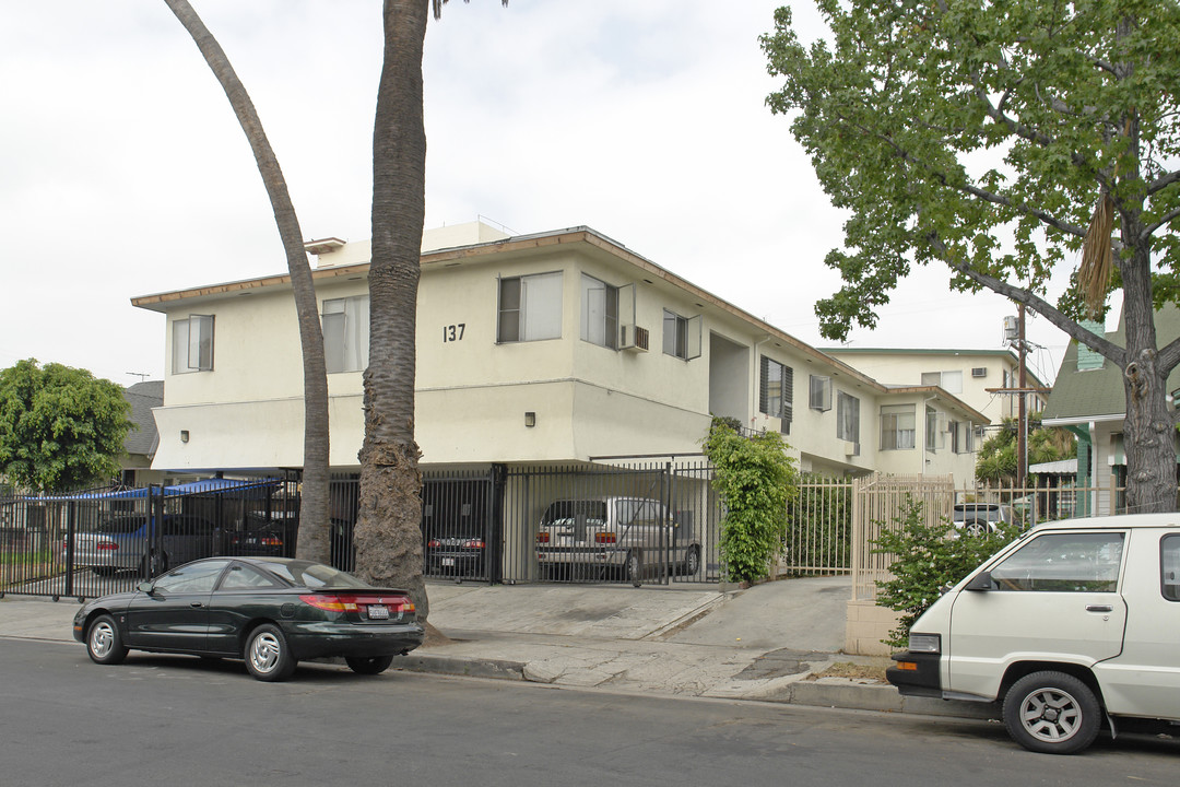 137 N Alexandria Ave in Los Angeles, CA - Building Photo