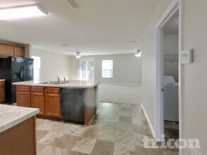 1987 April Oaks Dr in Jacksonville, FL - Foto de edificio - Building Photo