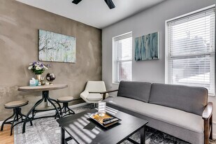 1519 W Superior St in Chicago, IL - Building Photo