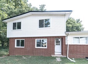 150 Pembroke Oak Grove Rd in Oak Grove, KY - Building Photo