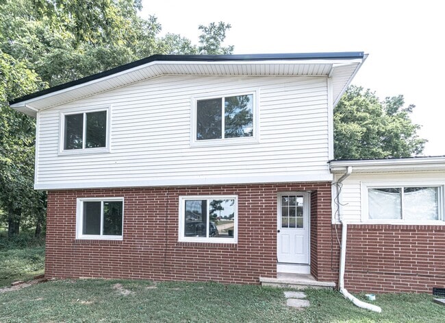 property at 150 Pembroke Oak Grove Rd