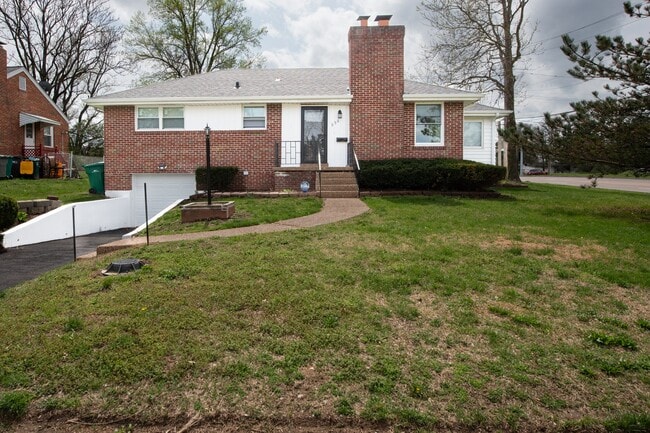 property at 956 Fontaine Pl