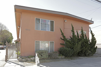 8522 Artesia Blvd in Bellflower, CA - Foto de edificio - Building Photo