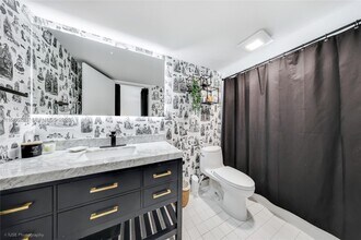 2600 Collins Ave in Miami Beach, FL - Building Photo - Building Photo