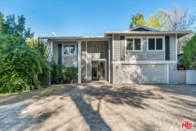 property at 20001 Gypsy Ln