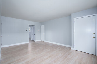 Morrisville Meadows in Morrisville, PA - Building Photo - Interior Photo