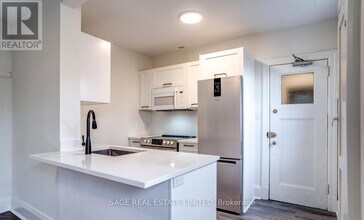 48 Lawton Blvd in Toronto, ON - Building Photo - Building Photo